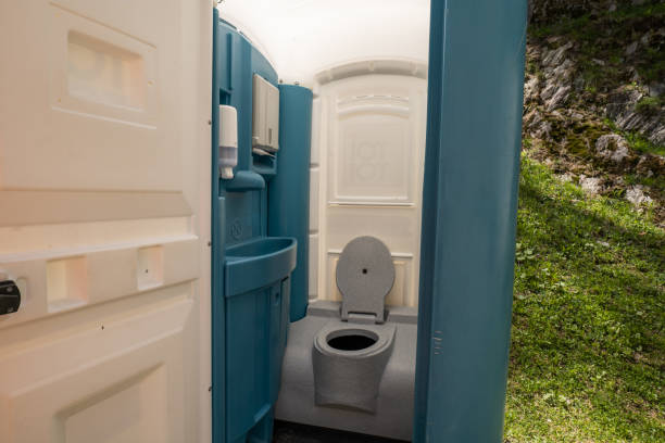 Best Portable restroom trailer rental  in Lochbuie, CO